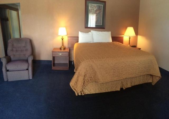 Sunflower Inn & Suites - Garden City Eksteriør billede