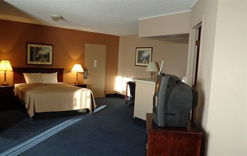 Sunflower Inn & Suites - Garden City Eksteriør billede