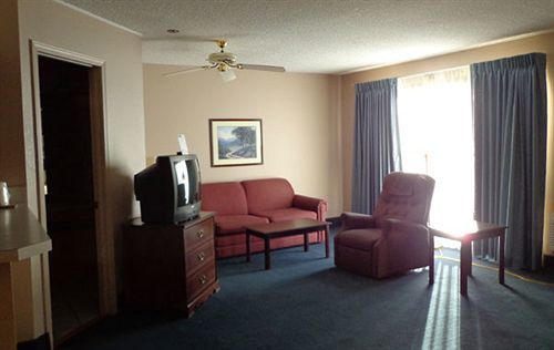 Sunflower Inn & Suites - Garden City Eksteriør billede
